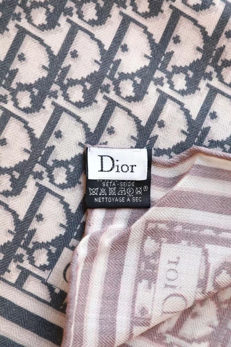 CHRISTIAN DIOR